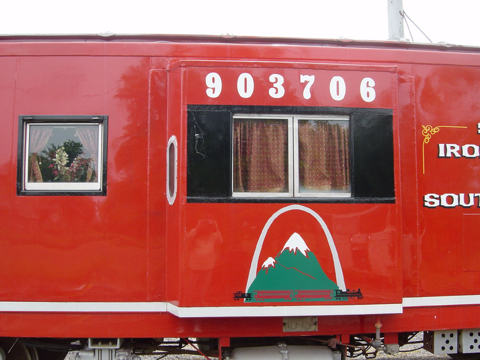 903706