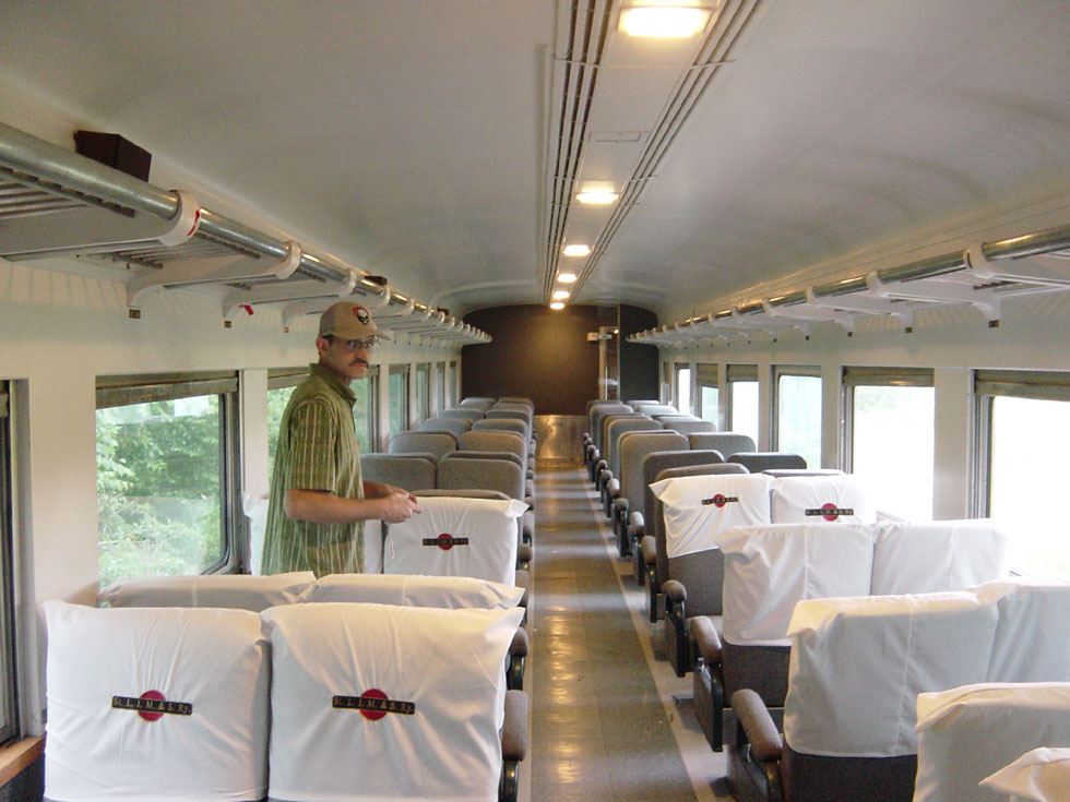 Second Class Carriage w/White Linen Headrests